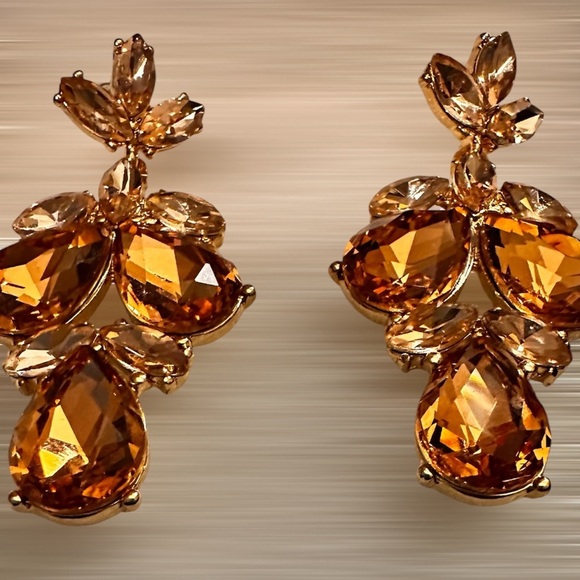 SWAROVSKI CRYSTAL 2” EARRINGS, GLEAMING TOPAZ COLOR. NEW🔶 IN BOX - Picture 3 of 6
